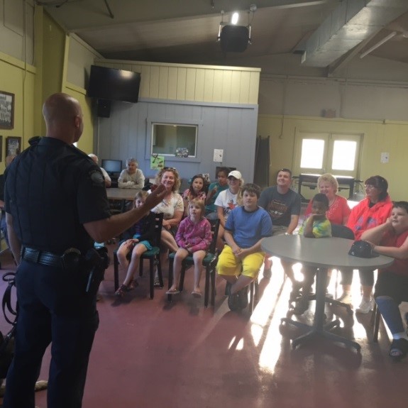 Officer Marc Johnson teaches kids about being a police officer